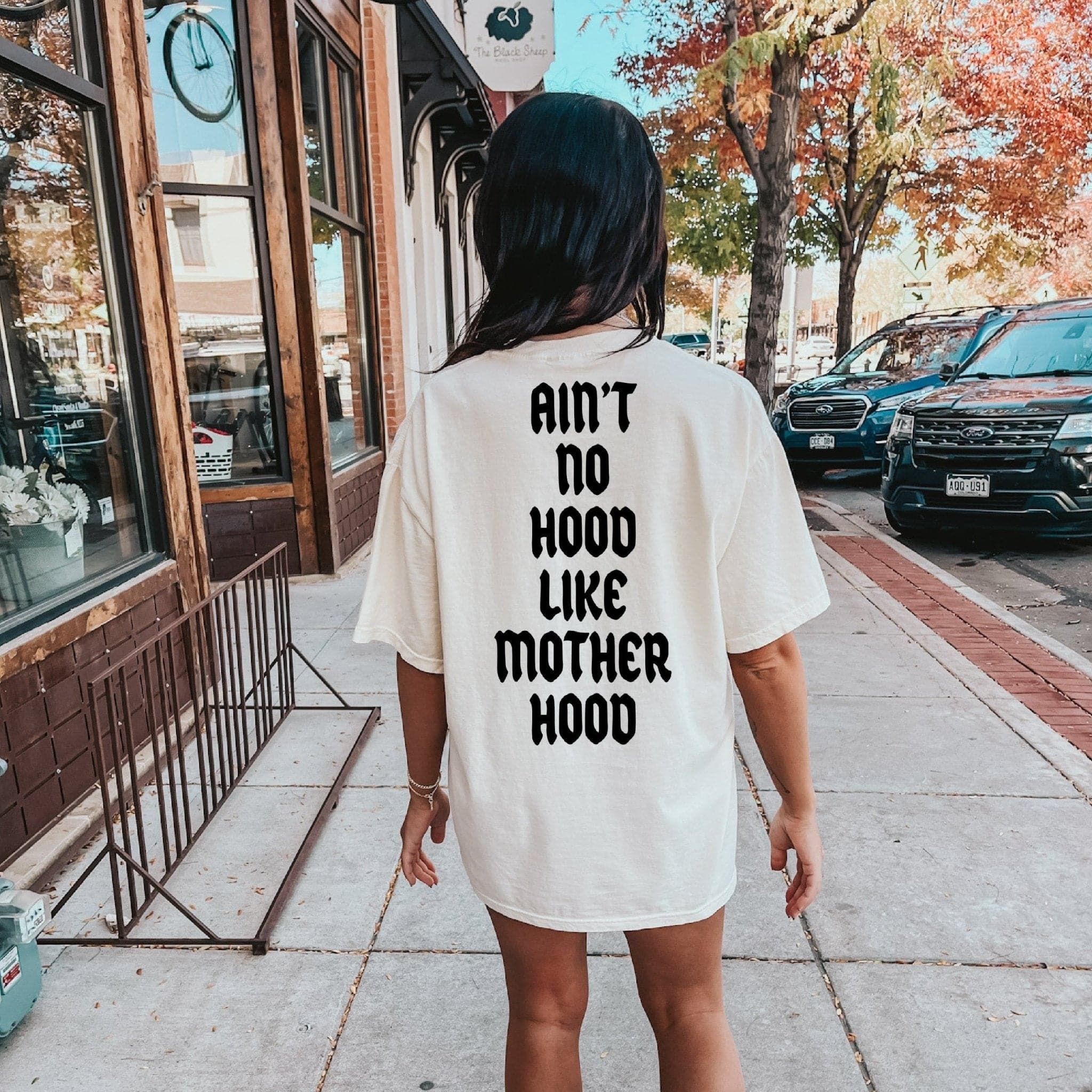 Ain t No Hood Like Motherhood Blackletter Tee Ivory Sweetees